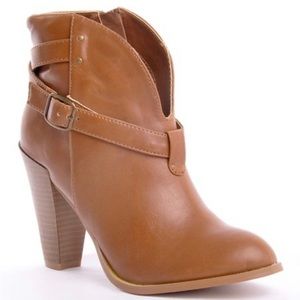 Gomax Tan Prima Donna Women’s Bootie, size 8